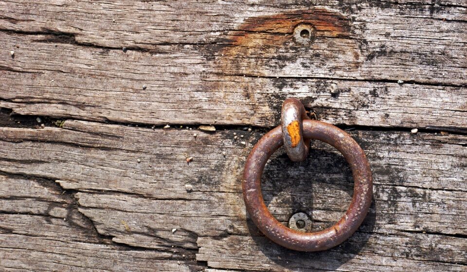 fastening, ring, metal, attach, metal ring, wood, bohlen, board, old, eyelet, connection, weathered, rusty, rust