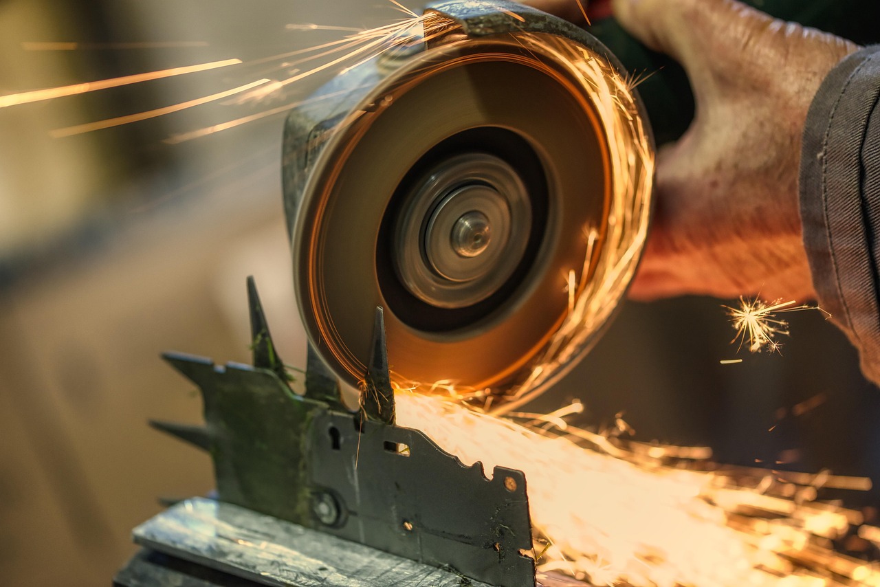 metal, sound, grind, stole, sharp, tool, spark, grind, grind, grind, grind, grind, spark