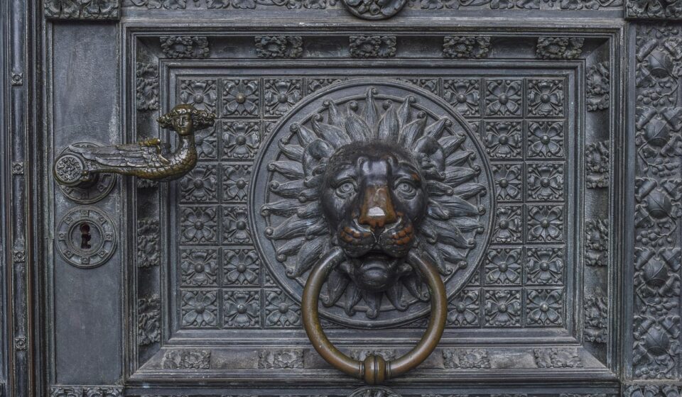 door, architecture, building, gate, entrance, church, metal, antique, old, door handle, handle, jack, handicrafts, nature, art, blacksmithing, figure, gothic, door knocker, lion, fitting, ring, lion head, door fitting, ornament, historical