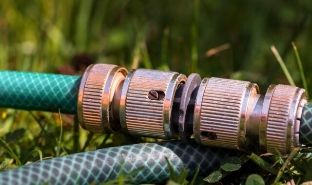 garden hose, hose connector, brass, irrigation, garden, to water, water, hose, nature, grass, screw, tissue, kreutz fabric, kevlar fibers