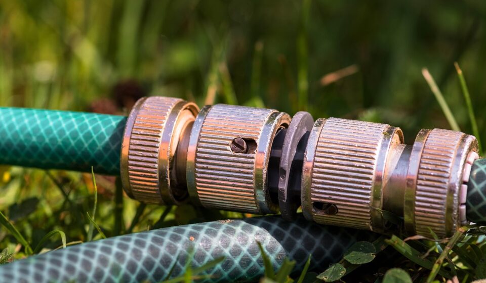 garden hose, hose connector, brass, irrigation, garden, to water, water, hose, nature, grass, screw, tissue, kreutz fabric, kevlar fibers