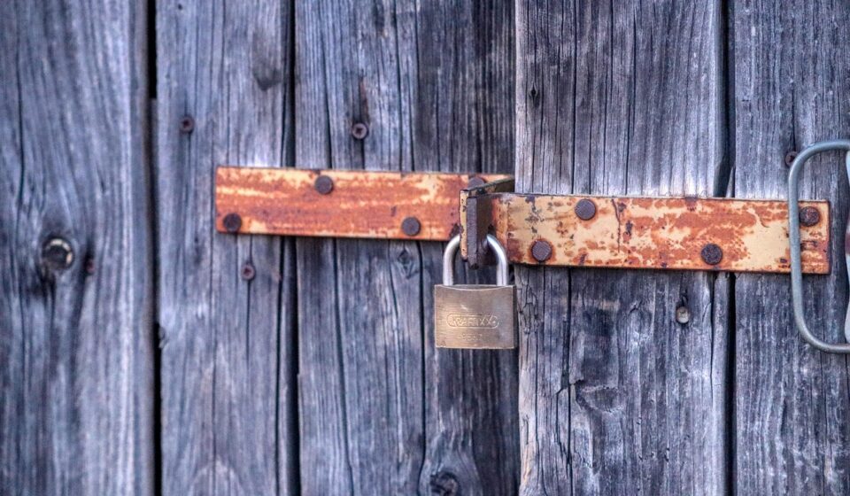 castle completed, padlock, metal, security, close, to back up, shut down, abus, secured, shut off, rust